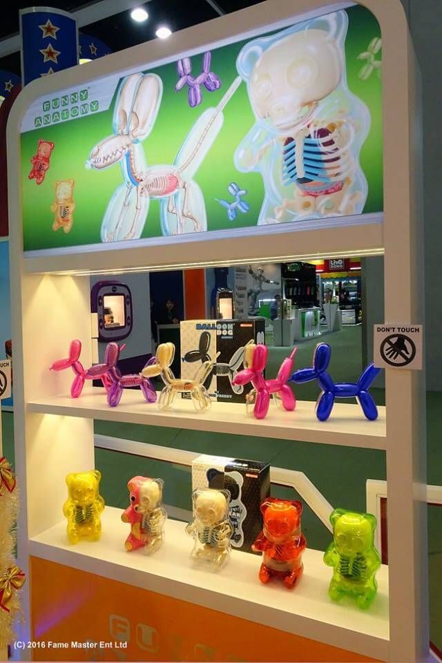 Large Balloon Dog and Gummi Bear 4d Fame Master and Jason Freeny.