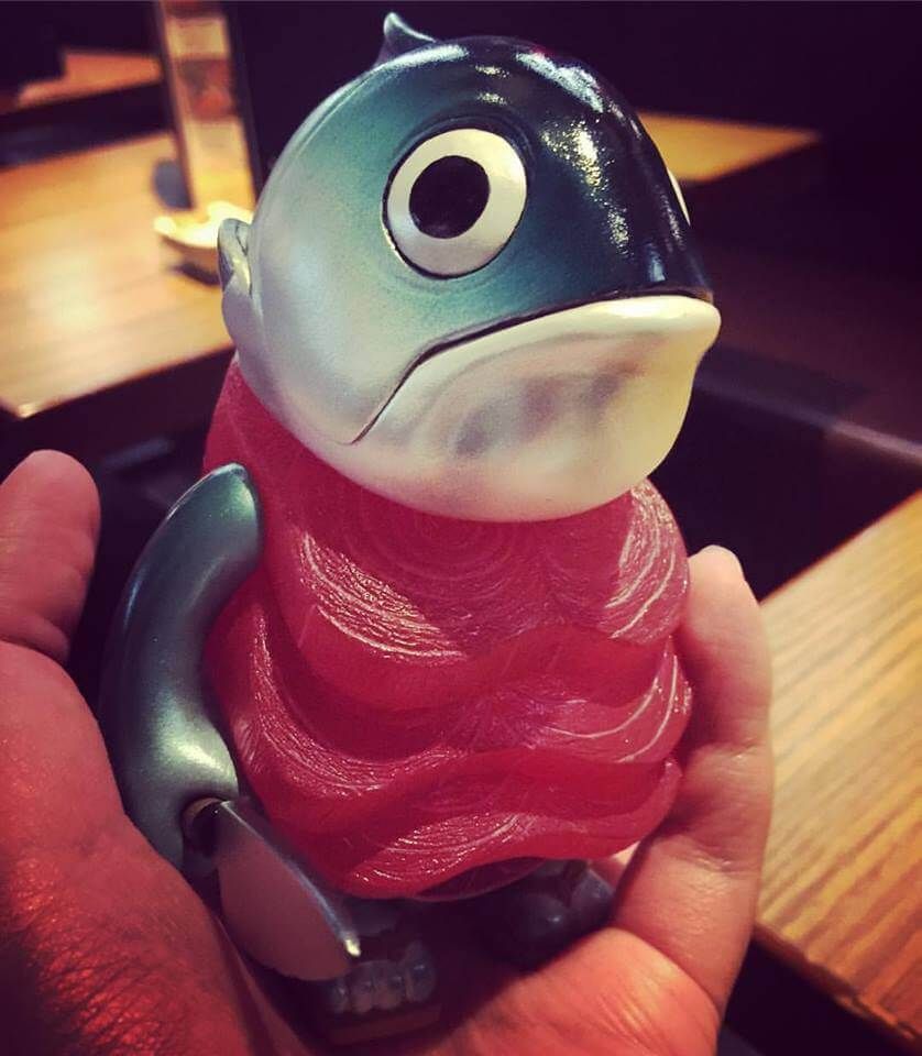 MAGURO by Mame Moyashi in hand