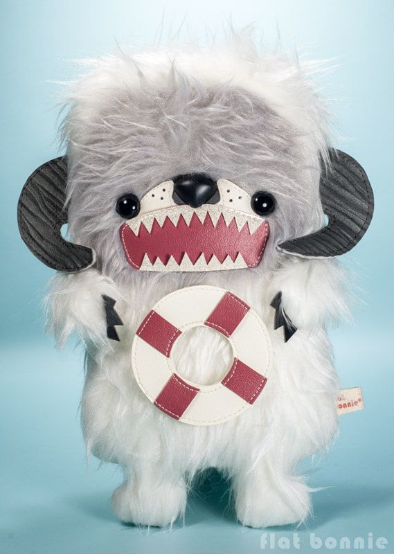 Leo the Otter in cosplay as Rescue Wampa