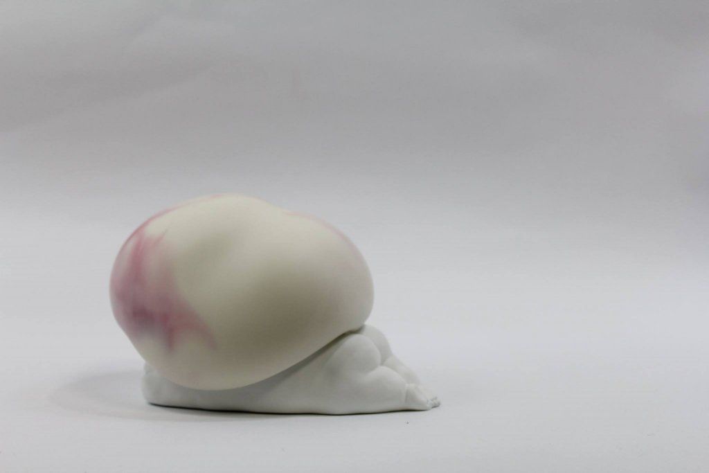 inside-head-koneta-series-two-by-shin-ogura-strawberry-milk-side-resin