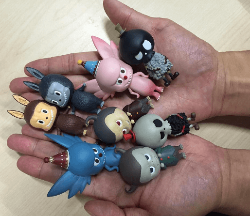 the-monster-mini-figure-by-kasing-lung-x-how2work-in-hand