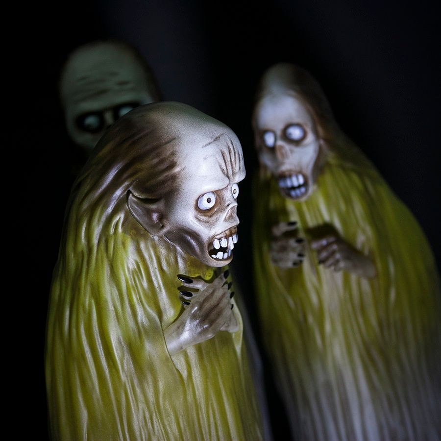 the-return-edition-three-witches-by-john-kenn-mortensen-x-unbox-industries-side