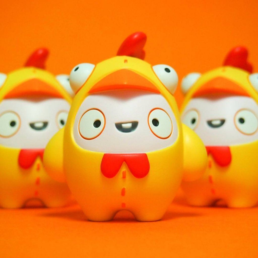 Fry-day is almost over, but that doesn't stop fried food loving Tucky from wearing his chicken mascot suit 🐓 Brand new sculpt by Muffinmansculpts 🐣 making its debut Designer Con. Limited to 15 pieces 🍳