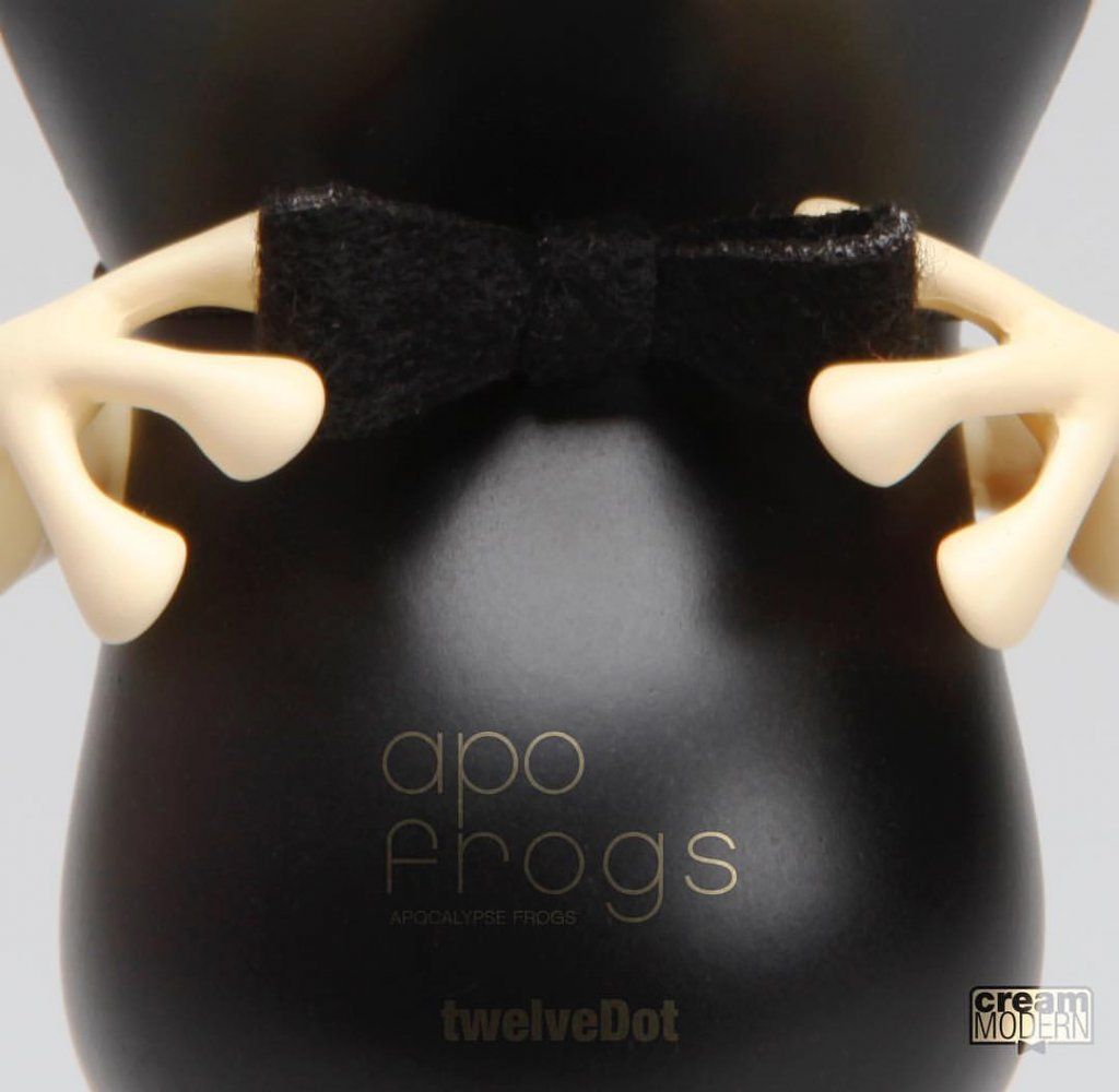 cream-modern-apo-frog-by-twelvedot-bowtie