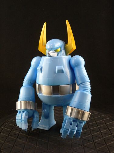 knuckle-bear-retro-robot-by-touma-sofubi-2