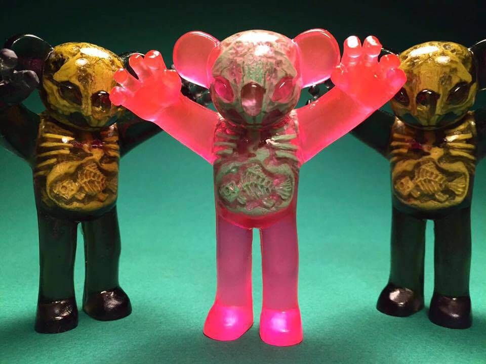 wootkowski-3-25-woot-bear-belly-dcon-2016-black-clear-by-scott-wilkowski-pink-black