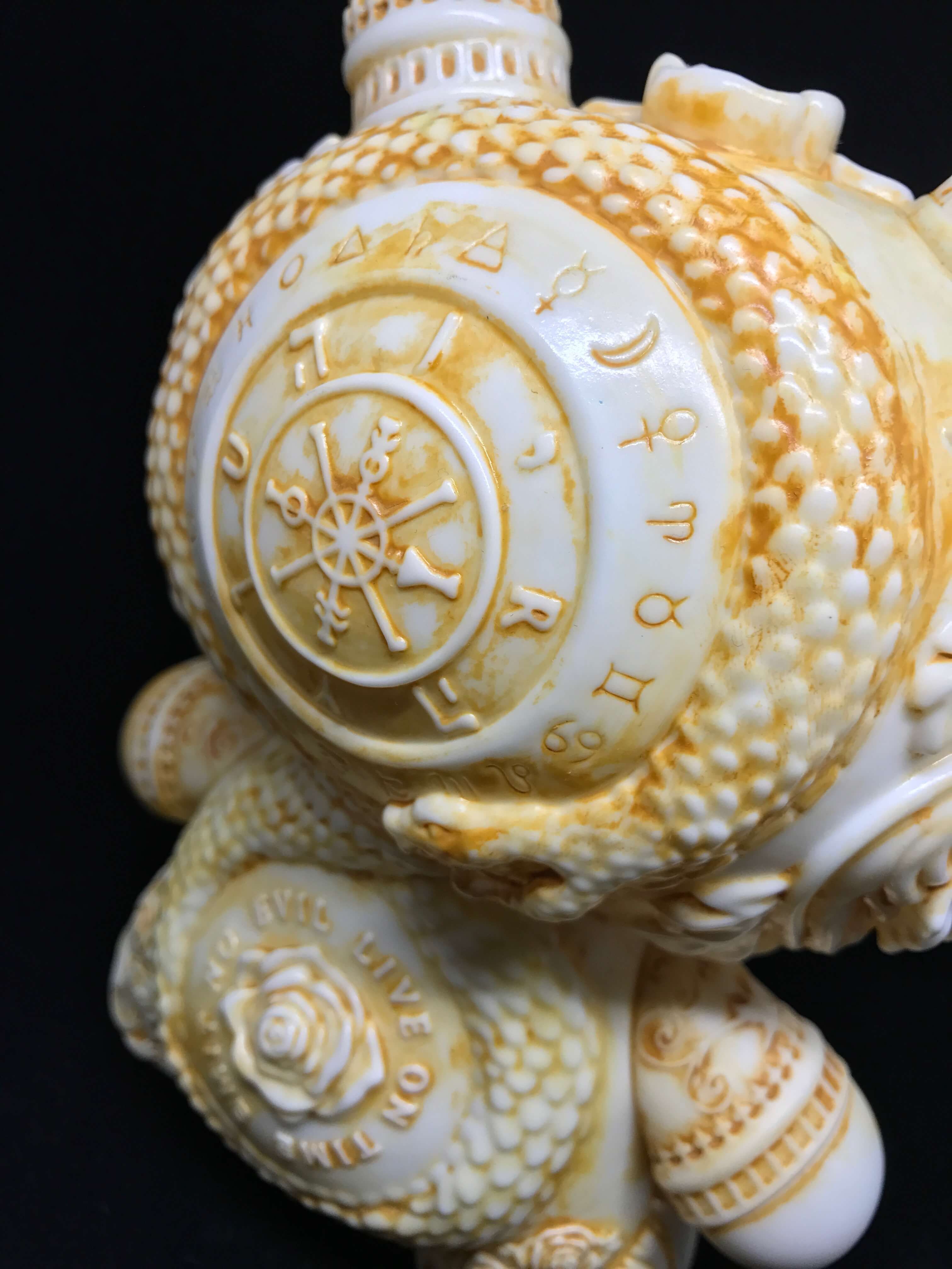 the-clairvoyant-jryu-kidrobot-rear