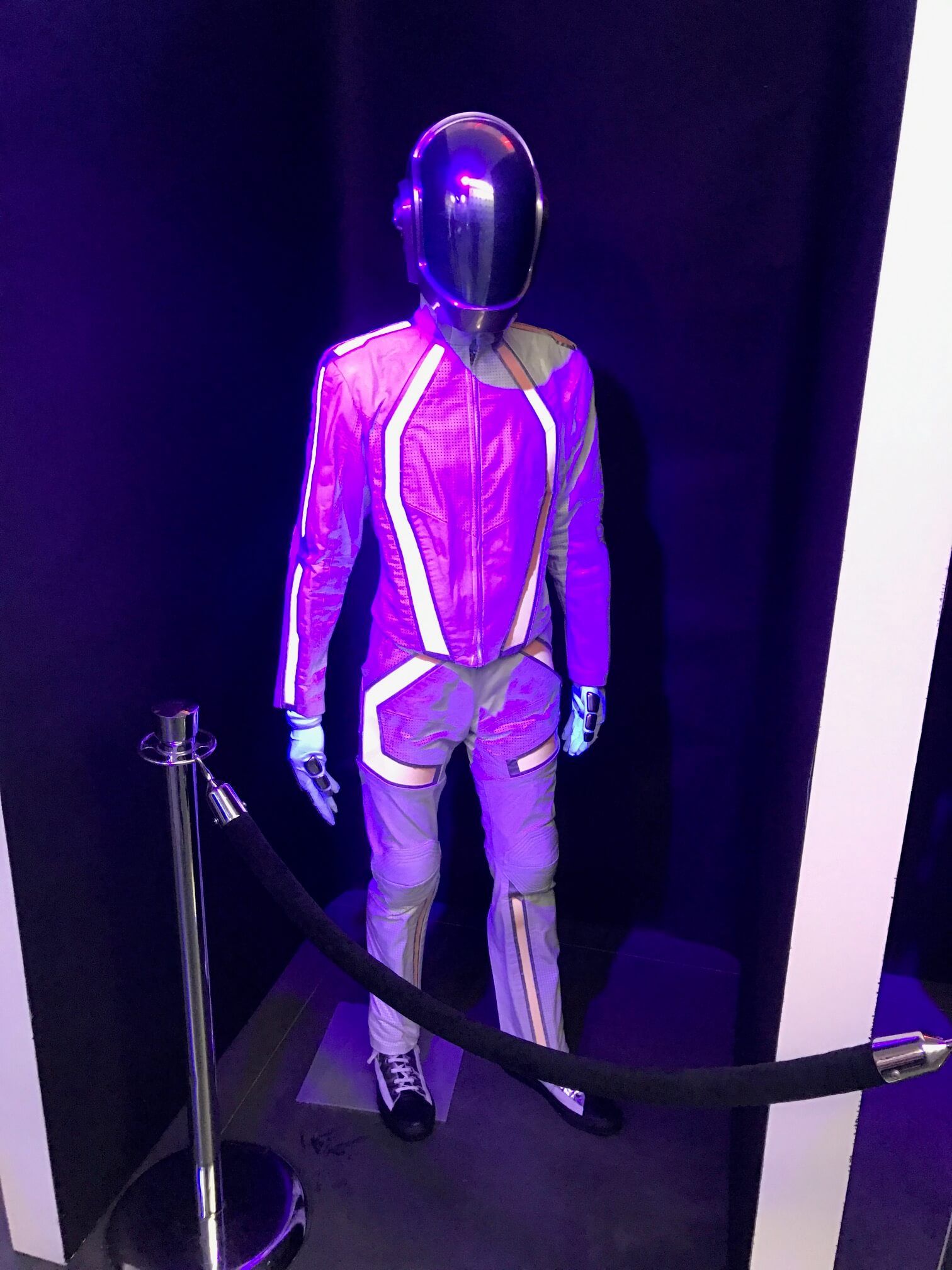 daft-punk-pop-up-LA-4