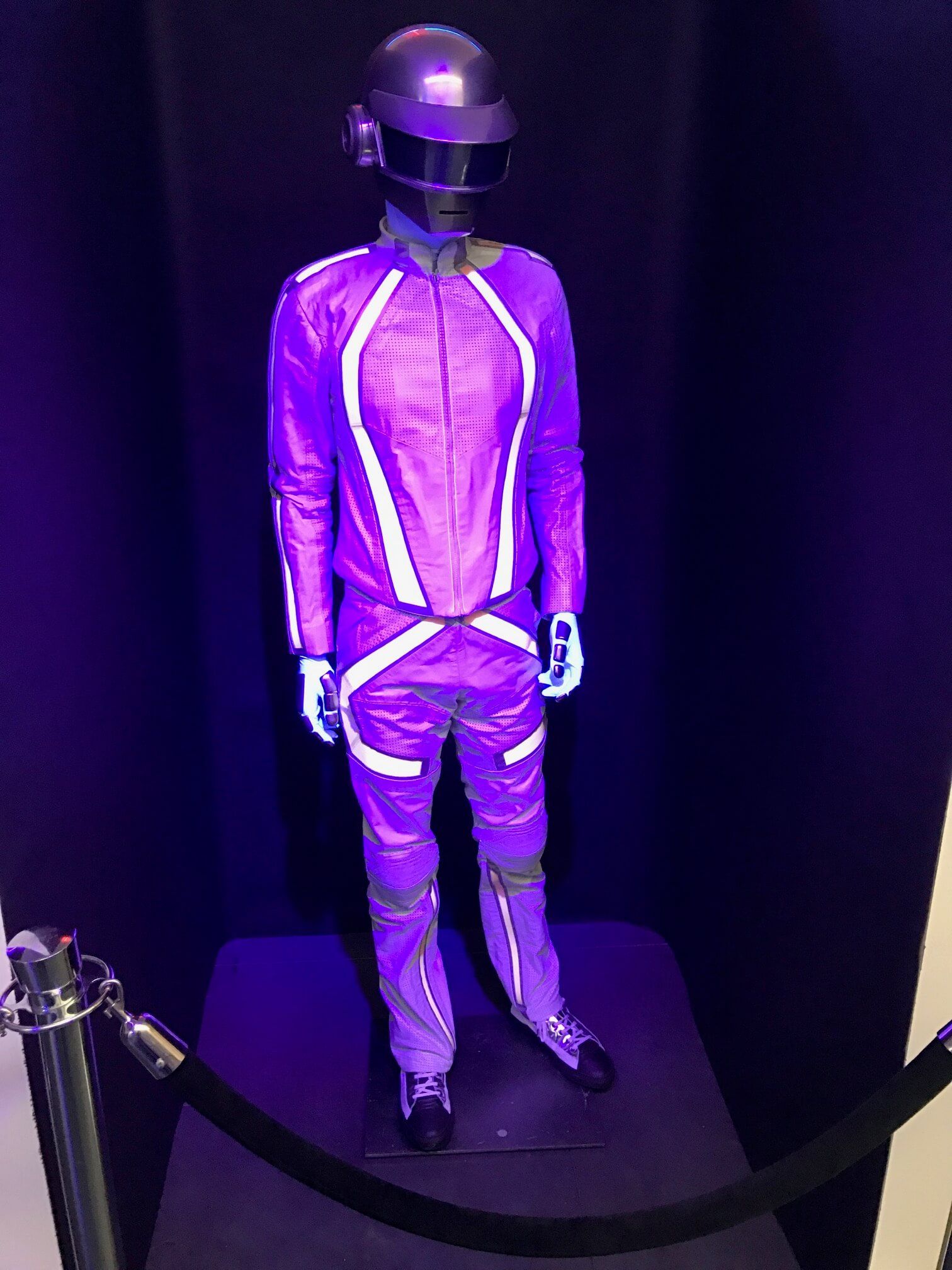 daft-punk-pop-up-LA-5