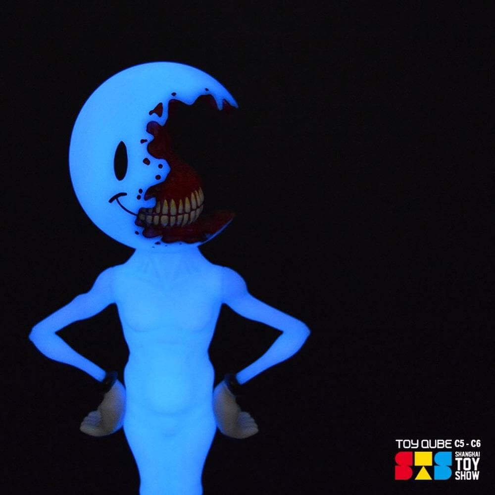 The Toy Chronicle Half A Nice Day Sts Glow In The Dark Blue Edition By Alex Pardee X Toyqube