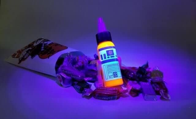 UV-Reactive-Orange-tattoo-Ink-Droid-RandomSkull-Wunderland-Tattoo-Paper-Plastick-2