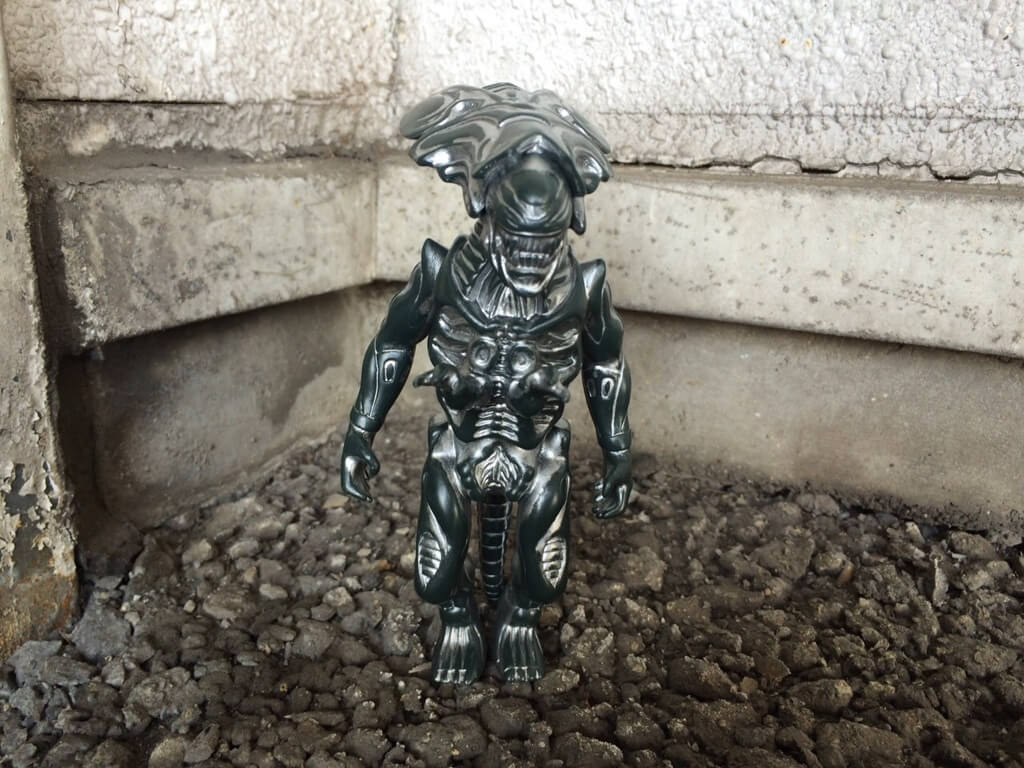Alien_Queen_Silver_Gray
