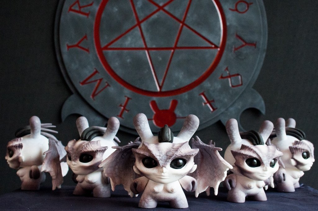 necrodunnycon-dmx-hecho-en-mexico-dunny-series-jump-jumper-ant-kidrobot-full