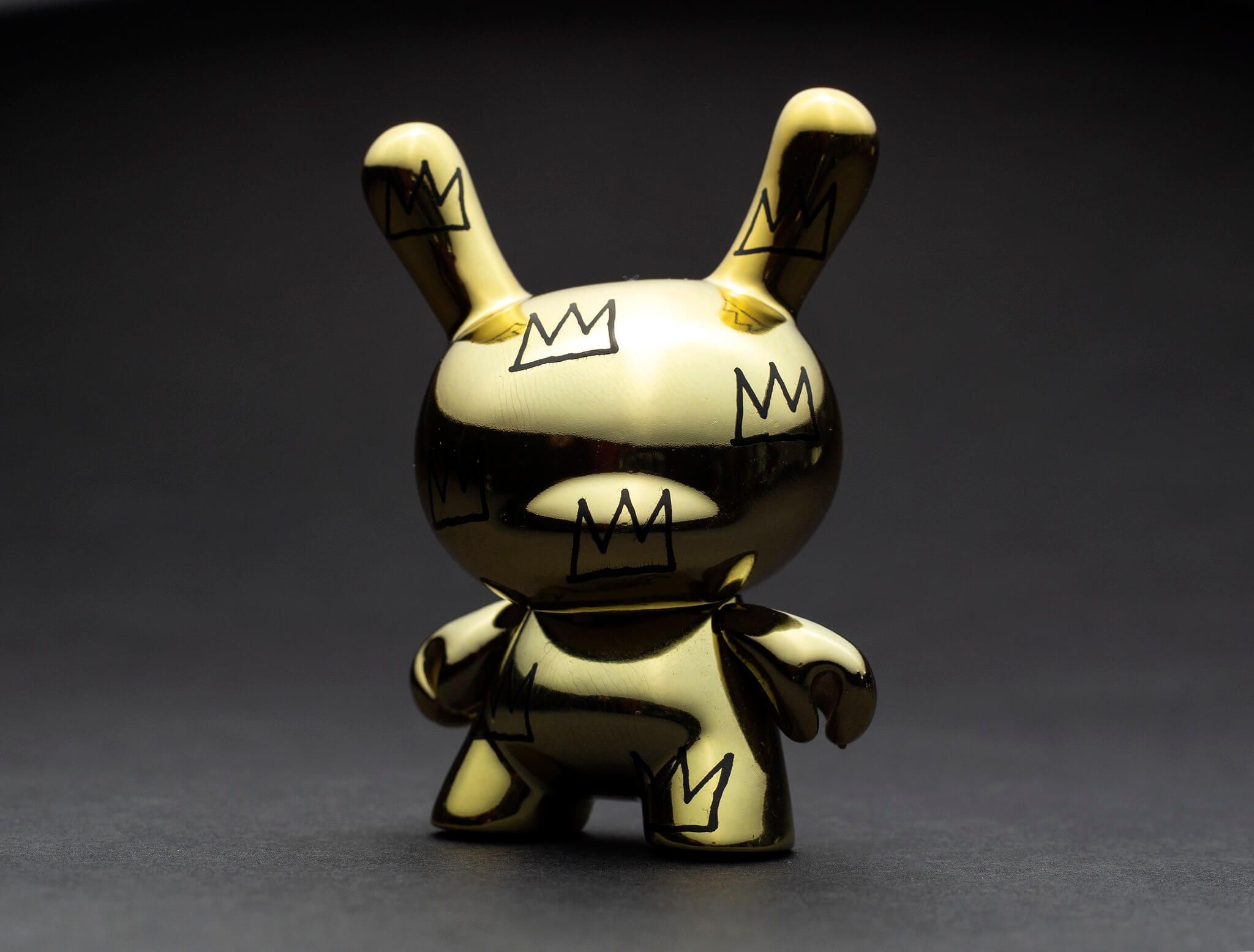 jean-michel-basquiat-dunny-gwp-gold-crown-kidrobot