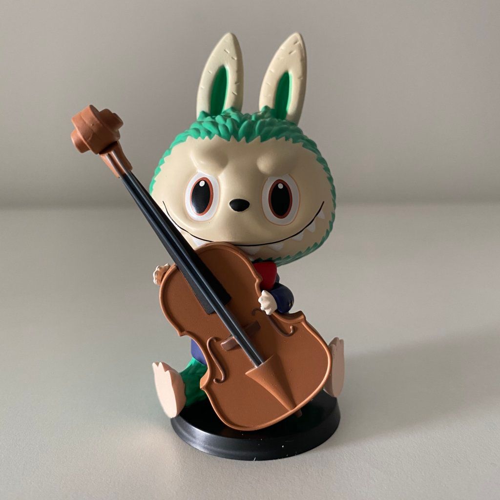 forest-concert-labubu-popmart-violin