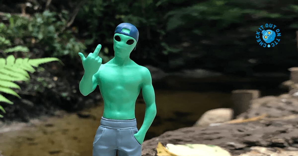 Alien-Jay-Into-the-void-toys-featured